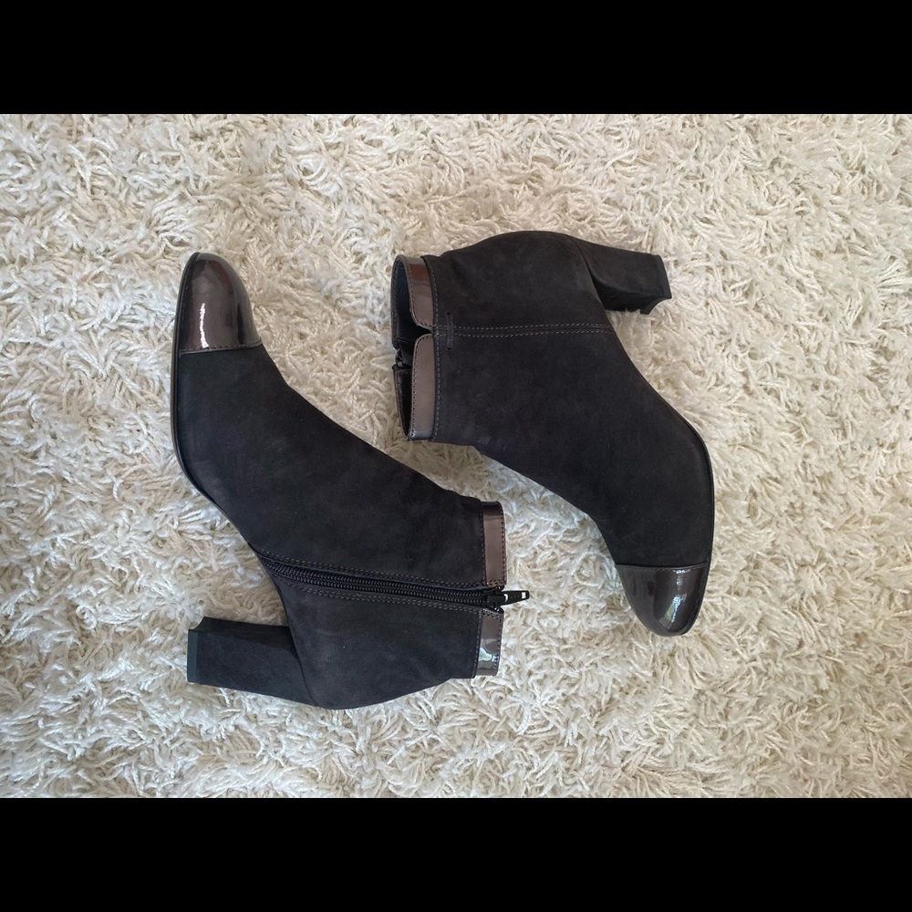 Attilio Giusti Leombruni Black Suede Booties NWOT